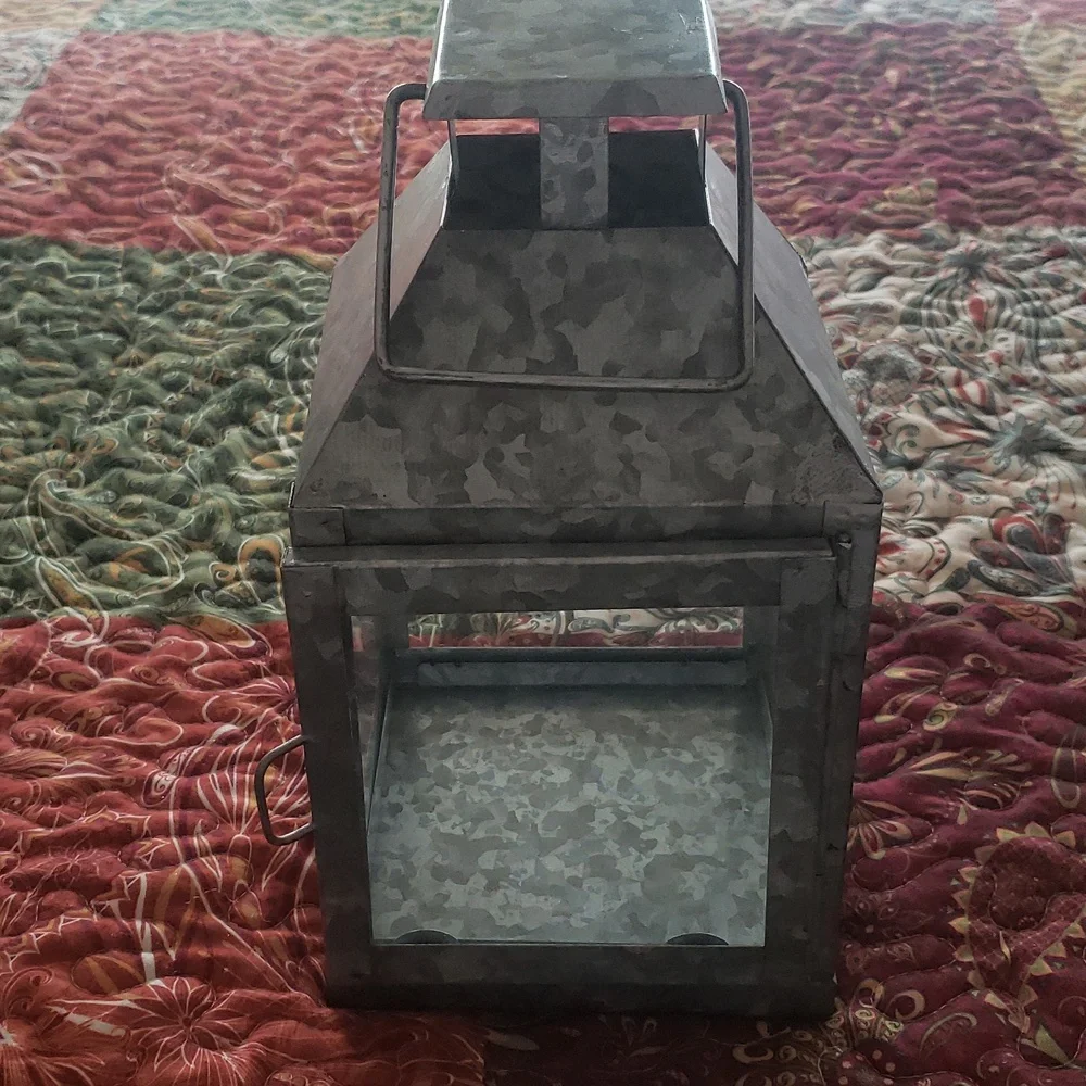 Metal lantern - Picture 1 of 1